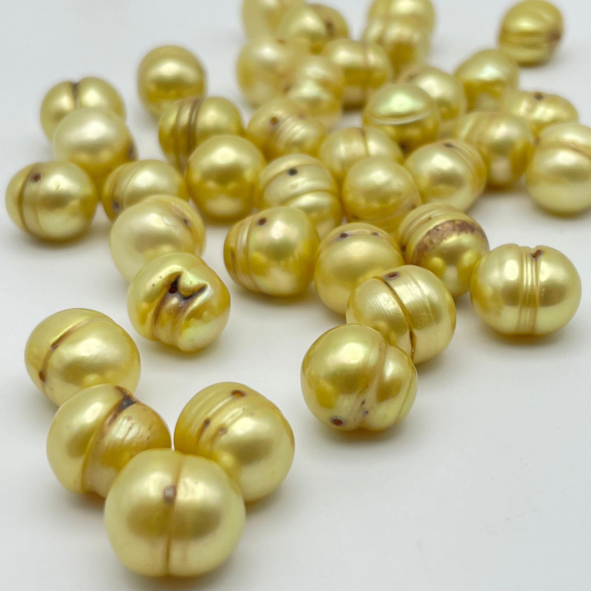 10mm Light Green Pearls Corrugated Single Bead.