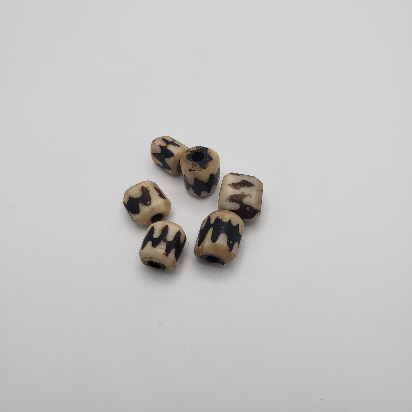 Bone Black Zig-Zag Bead Single