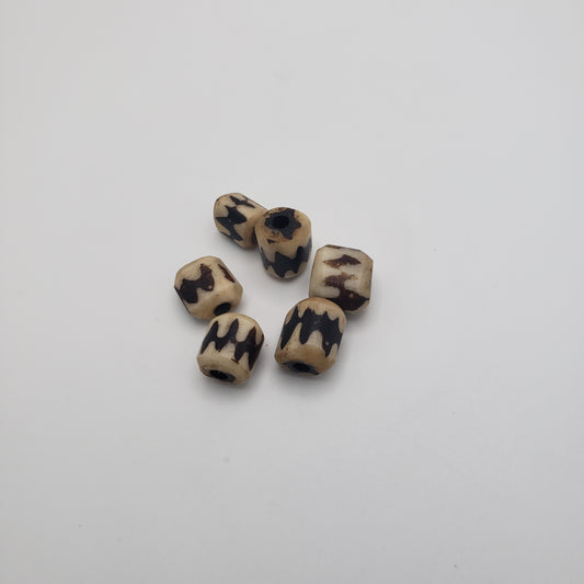 Bone Black Zig-Zag Bead Single